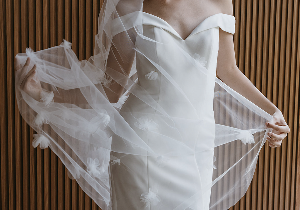 Long Oval Ivory Veil